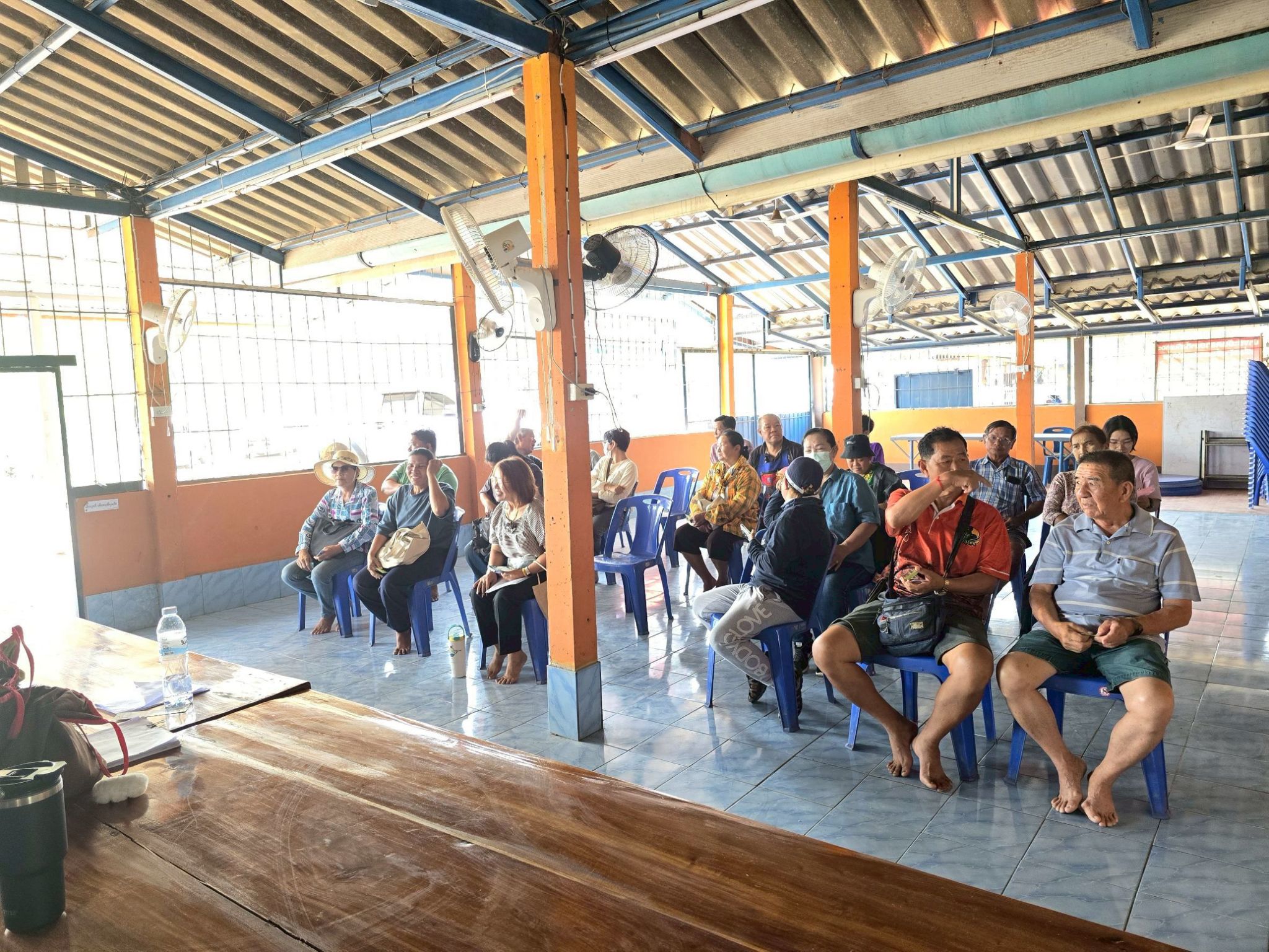 title - วันที่ 3 เมษายน 2569 นายวิทูล ประดิษฐ์บุญ ปฏิรูปที่ดินจังหวัดปราจีนบุรี มอบหมายให้ นายลิขิต ผันผ่อน ผู้อำนวยการกลุ่มกฎหมาย พร้อมด้วย เจ้าหน้าที่ ส.ป.ก.ปราจีนบุรี ลงพื้นที่ออกศูนย์บริการเคลื่อนที่ “Mobile Unit”  ยื่นคำร้องทั่วไปและปรึกษาข้อกฎหมายที่เกี่ยวข้องกับการปฏิรูปที่ดิน ณ เขาไม้แก้ว อำเภอกบินทร์บุรี จังหวัดปราจีนบุรี